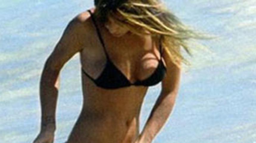 İlk plaj şovunu yaptı!