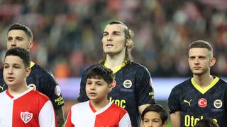 Çağlar Söyüncü Fenerbahçe formasıyla çıktığı ilk maçının ilk dakikalarındaki performansıyla taraftarı adeta çıldırttı! Başımıza iş açacak