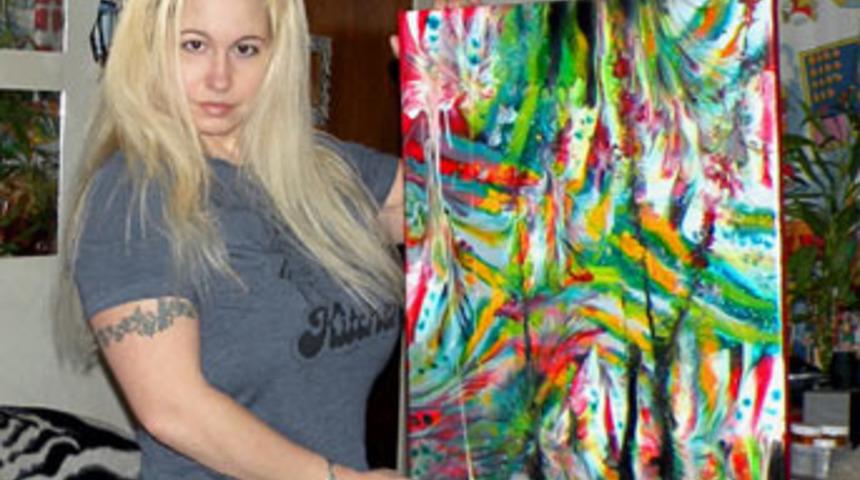 G&ouml;ğ&uuml;sleriyle resim yapıyor