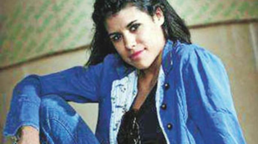 Kutsal kayada striptiz kızdırdı