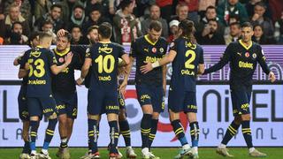 Zirve yeniden Sarı-Lacivert! Fenerbahçe Antalyaspor'u 2-0 mağlup ederek liderliği Galatasaray'dan geri aldı