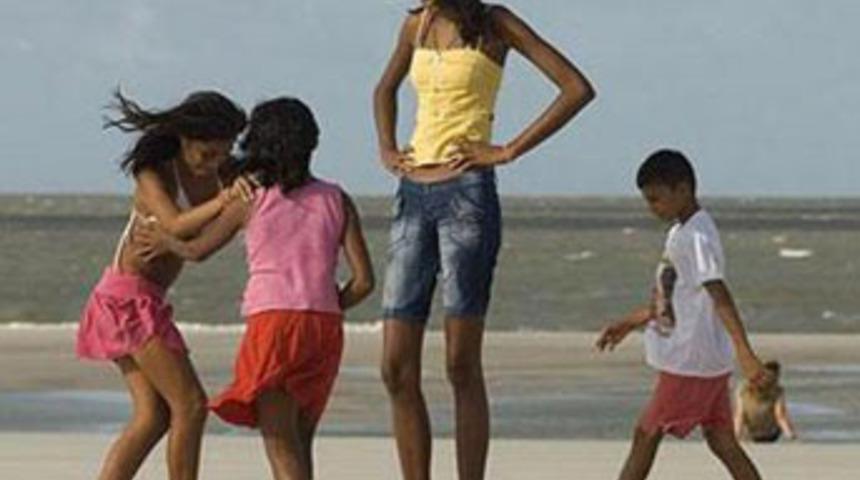 14 yaşında 2 metre boyunda