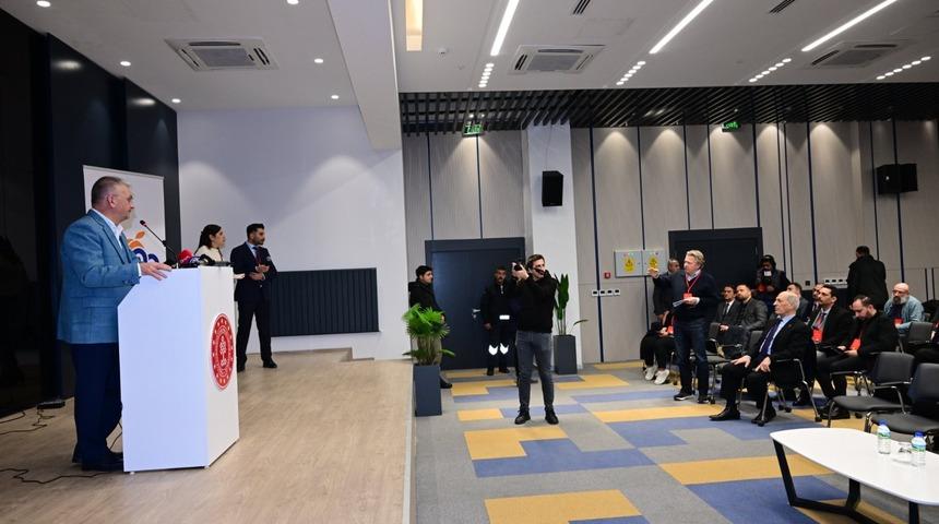 Ulusal ve uluslararası medya mensupları Malatya'da deprem konutlarını gezdi