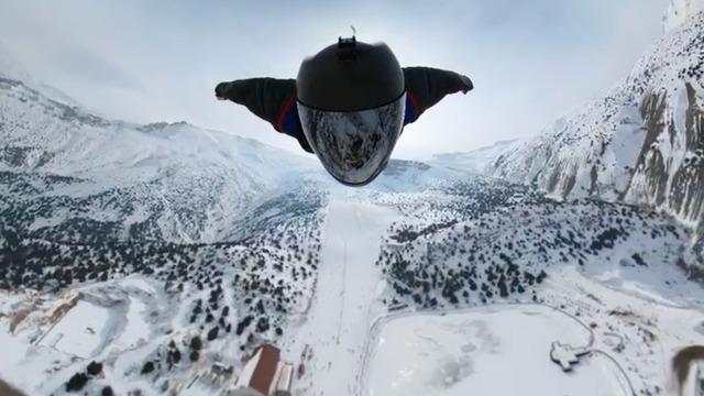 Ergan Dağı'nda 'yarasa adam uçuşu' nefes kesti! 220 kilometre hıza ulaştı