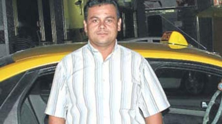 Hareket halindeki otob&uuml;se atladı!