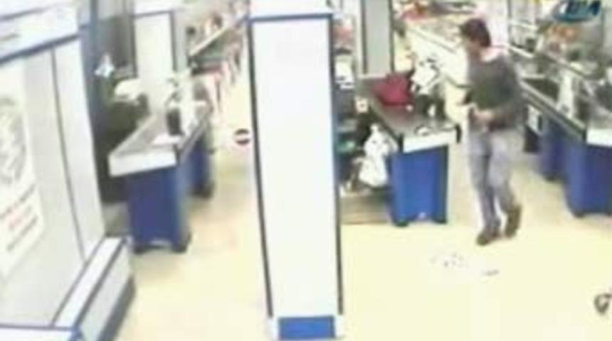 "Bomba" yalanıyla marketi soydu