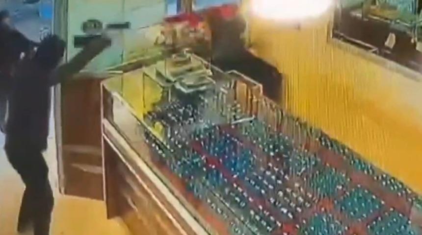 Evlenmek için kuyumcuyu soyduklarını söylemişlerdi! Şüpheliler ile ilgili karar verildi