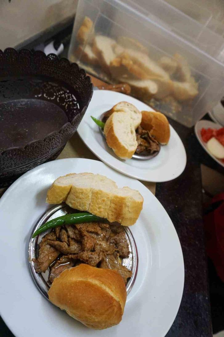 Porsiyonu 120 lira! Kızgın sac üzerinde 7 saniyede pişiriyor... Talep arttı, son 2 usta kaldı! G5