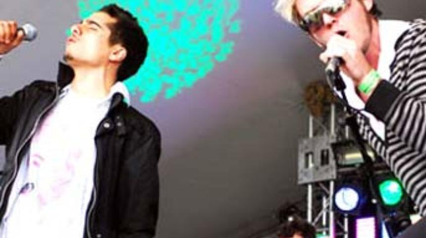 İngiliz popçu festivalde intihar etti