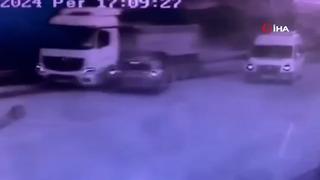 Yer: Sarıyer! Otomobil, kamyon ve minibüse çarptı... Feci kaza kamerada