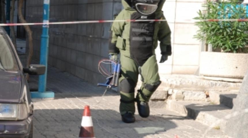 İzmir'de ş&uuml;pheli kutu paniği