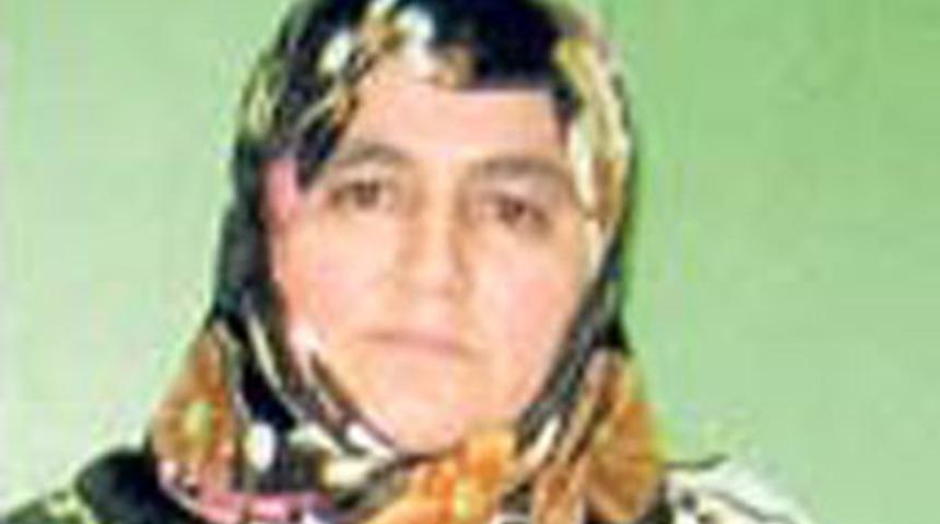 Karısını anahtar deliğinden vurdu!