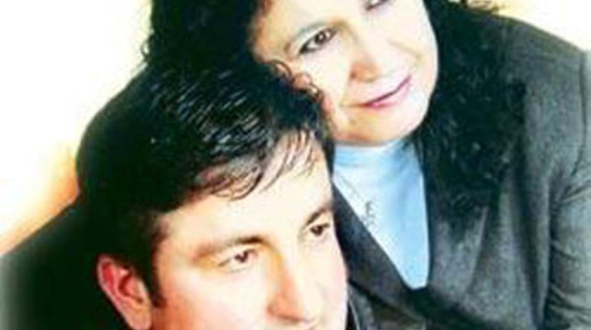 Anne ile kızını 64 kez bı&ccedil;akladı