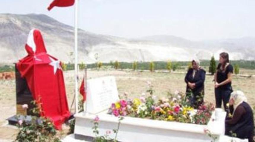 Şehit oğullarına doğum g&uuml;n&uuml; hediyesi