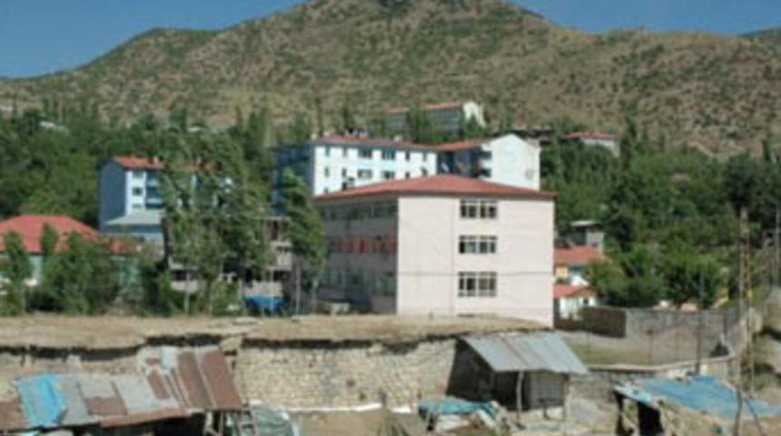 Okul bah&ccedil;esine roket attılar!