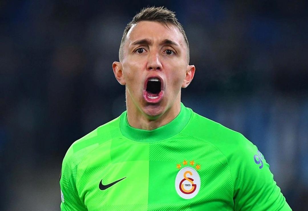 Galatasaray'da Fernando Muslera efsanesi sona eriyor! TFF 1. Lig ekibi Uruguaylı kaleciye reddedilmesi zor bir teklif sundu