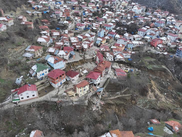 Tokat'ta heyelan felaketi! 39 hane boşaltıldı, 4 ev ile cami yıkıldı G1