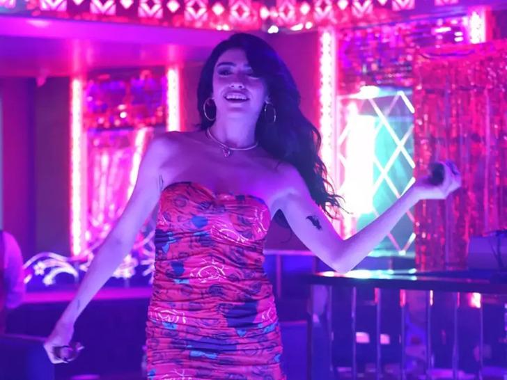 İneklerine 'Dilber' şarkısı dinletti, süt verimini artırdı: "Onların stresini alıyorum" G3