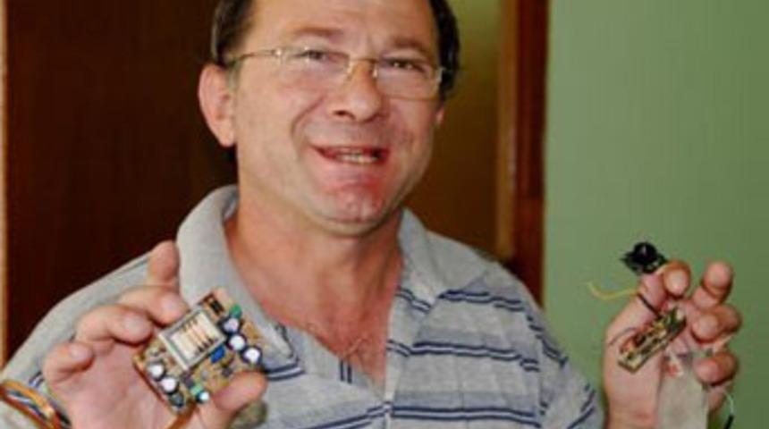 Hediye televizyondan dinleme cihazı &ccedil;ıktı