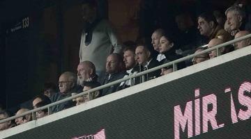 Beşiktaş’ın yeni transferi Joe Worrall, Trabzonspor maçını tribünden takip etti