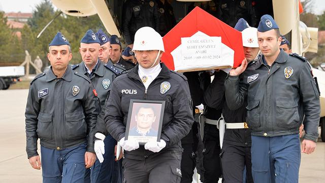 Helikopter kazasında şehit olan 2 pilotun cenazesi Ankara'ya getirildi!