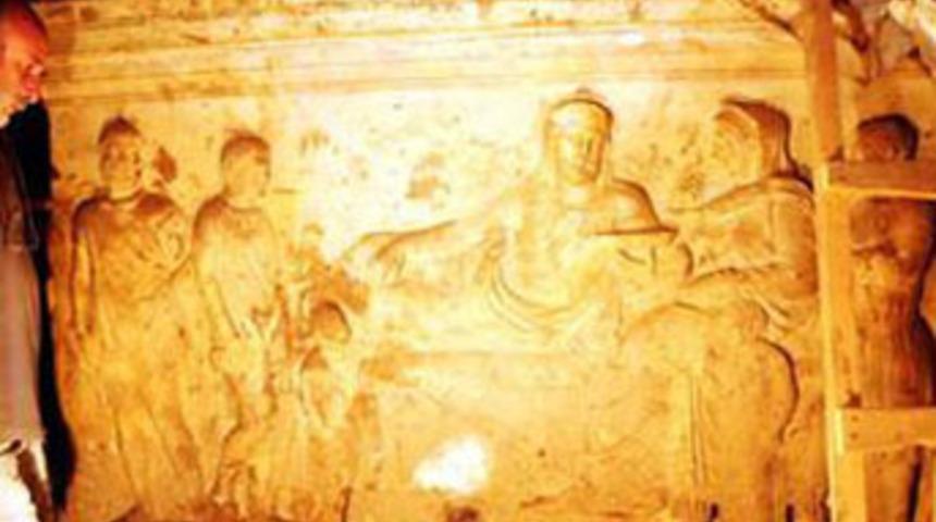 Kral mezarını b&ouml;yle soydular