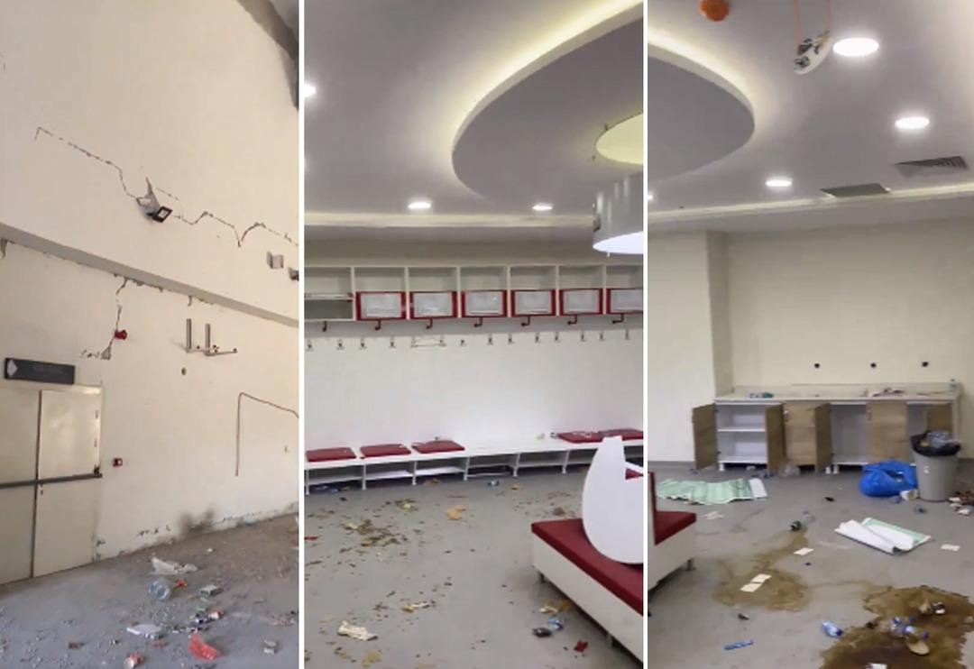 Hatayspor Stadı'nın son hali izleyenleri ağlattı! Deprem g&uuml;n&uuml; soyunma odasında i&ccedil;ilen su şişeleri bile hala aynı yerde duruyor...