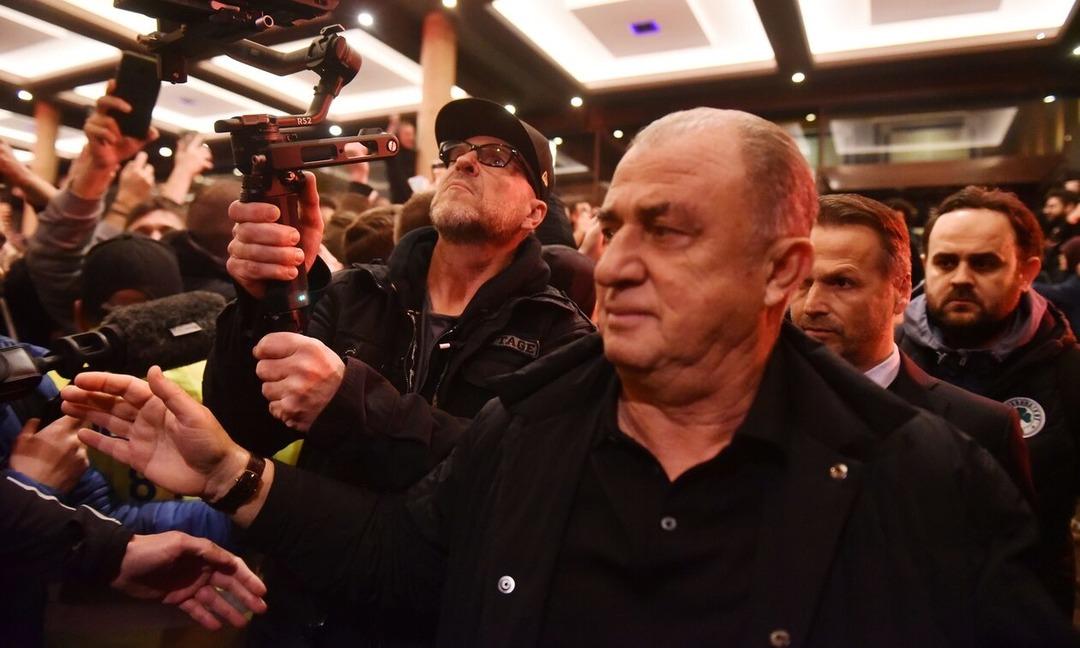 Yapsa yapsa Fatih Terim yapardı! Derbide Olympiakos'u da devirdi, şampiyonluğa g&ouml;z kırptı... Yunanlılar onu konuşuyor