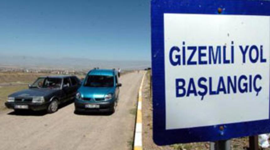 Otomobil kendiliğinden yokuş yukarı gidiyor