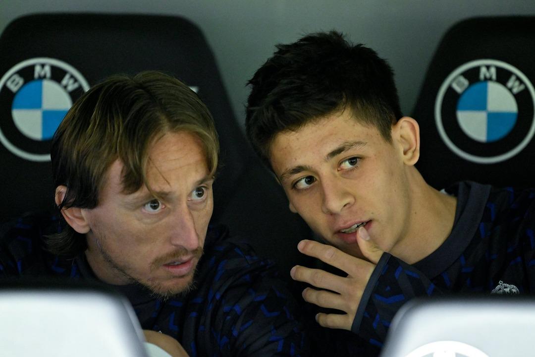 Real Madrid derbide 90+3'te yıkıldı... Atletico Madrid 1 puanı kurtarmayı başardı! Ancelotti'nin Arda G&uuml;ler kararı taraftarın sabrını taşırdı: Fenerbah&ccedil;e bir şeyler yapmalı!