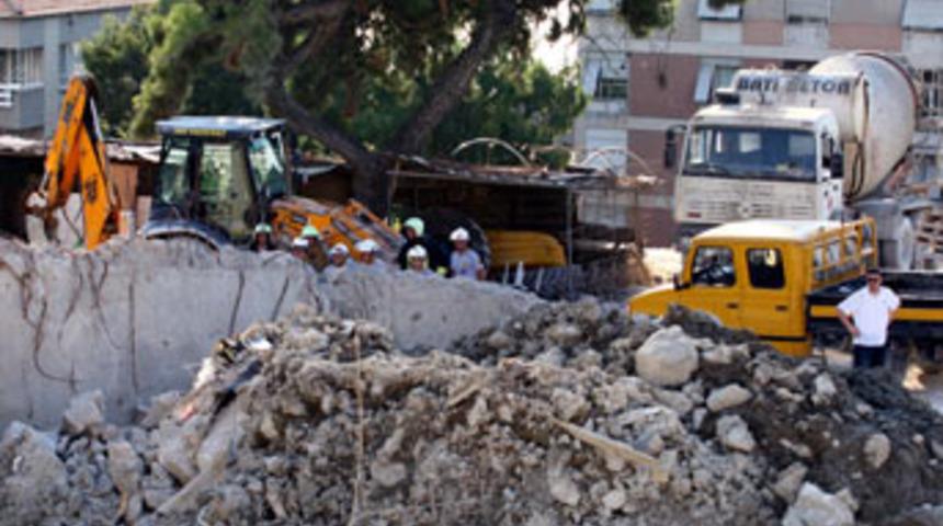 İzmir metrosunda patlama: 2 &ouml;l&uuml;