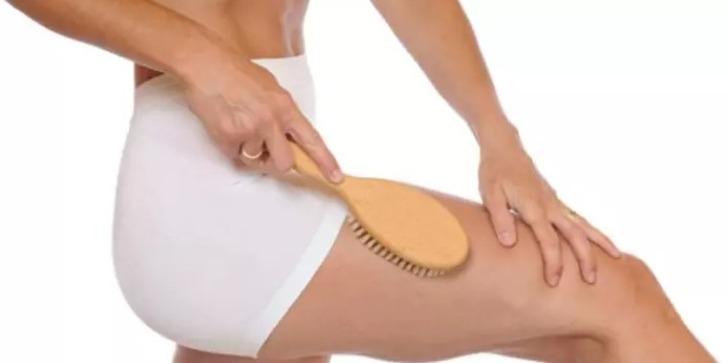 Gardırobunuzu elden geçirmeniz gerekecek! Yanlış kıyafetler selüliti arttırıyor... O yöntem geçirmek yerine daha da kötüleştiriyor  G4