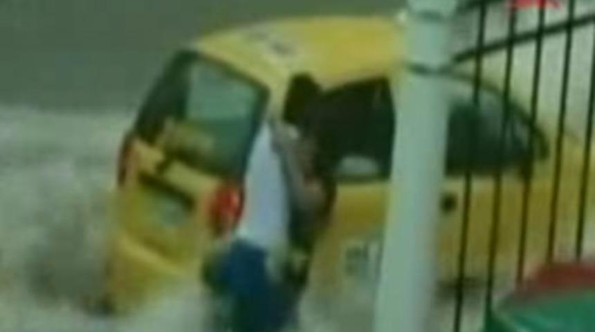 &Ouml;l&uuml;mden son saniyede kurtuldular