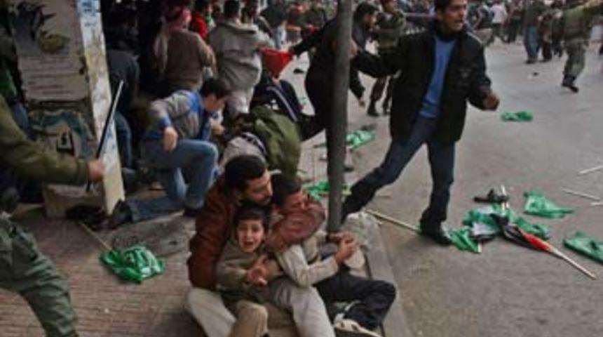 1'i hamile 4 sivili kurşuna dizdiler!