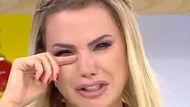 Ece Erken'in başı takıntılı hayranıyla dertte! Kapısına kadar dayandı: Beni dağa kaldırmakla tehdit ediyor