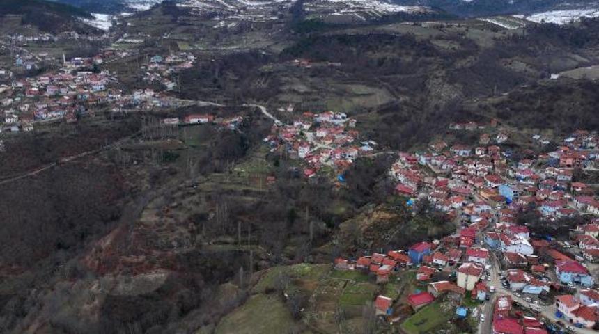 Tokat'ta heyelan felaketi! Köy ikiye ayrıldı