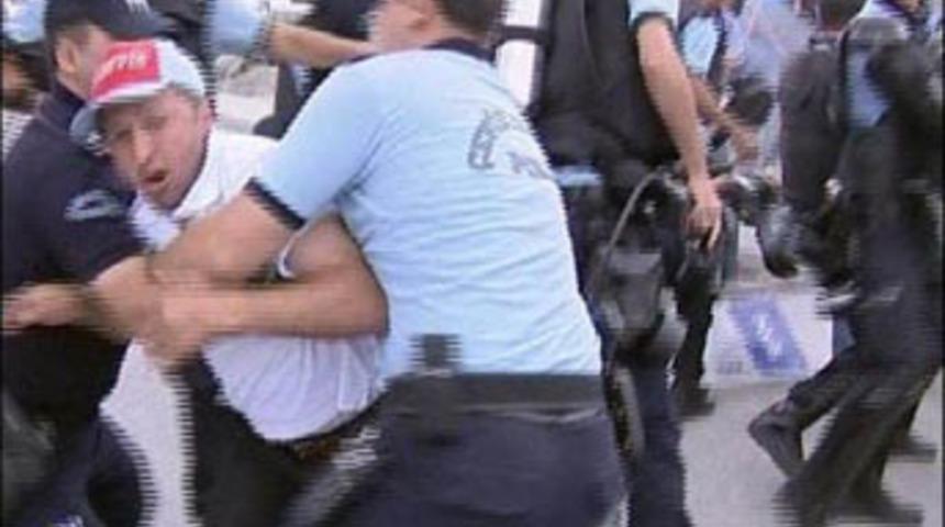 Tekme tokat birbirine girdiler