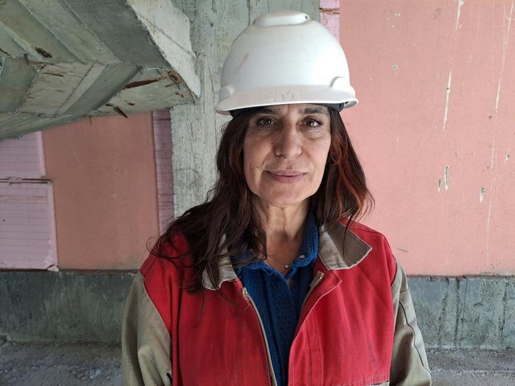 Günlüğü 2 bin liraya usta bulamayan kadın müteahhit çözümü kendinde buldu! "Evlerinden alınıp öğle ve akşam yemeği de veriliyor, ama bulamıyoruz" G4