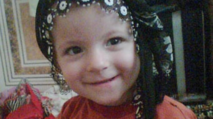 Elindeki ekmekle can verdi