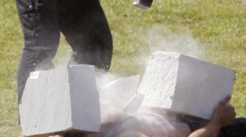 Asker titremedi bile