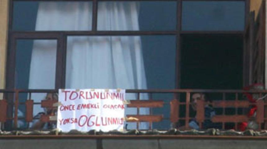 Kılı&ccedil;daroğlu'na pankart şoku