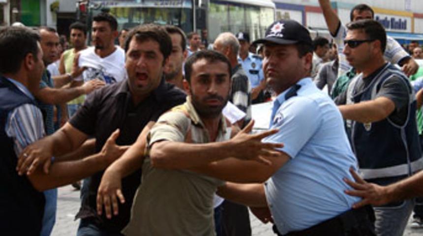 Hatay'da gerginlik s&uuml;r&uuml;yor