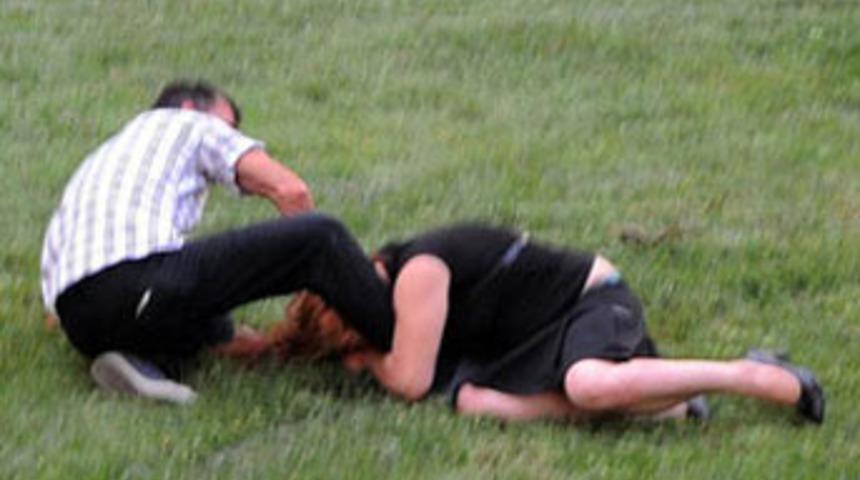 Sevgiliye aldatma dayağı