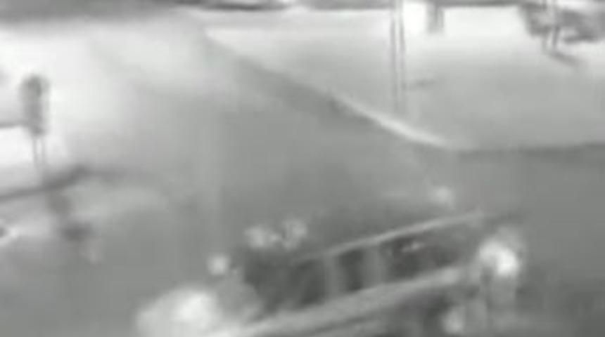 Bisiklet otomobile b&ouml;yle &ccedil;arptı!