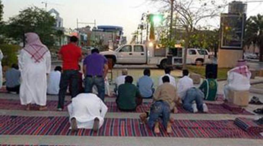 Kupayı ka&ccedil;ırmamak i&ccedil;in seyyar cami