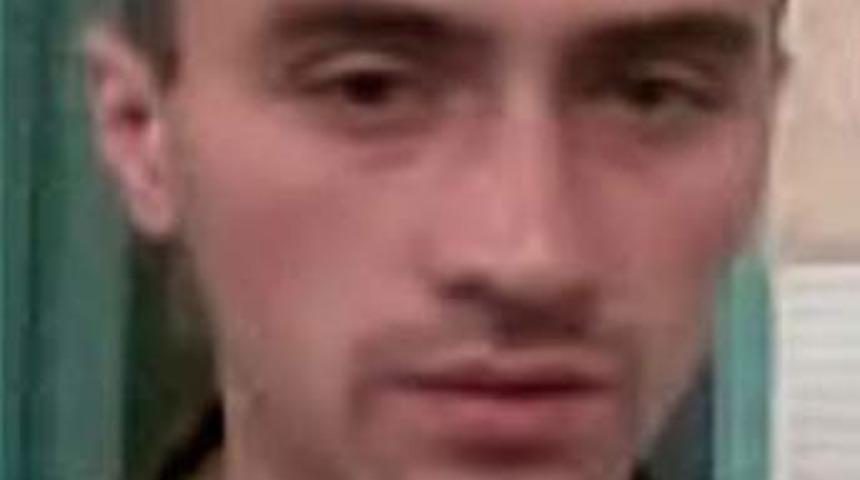 B&uuml;y&uuml;kannesinin g&ouml;zlerini oyup yedi!