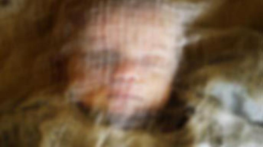 2 yaşındaki &ccedil;ocuğa tecav&uuml;z ettiler