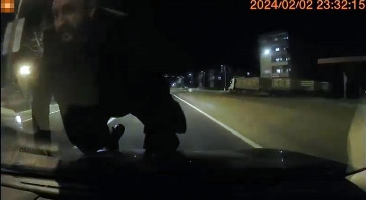 Mardin’den gelen görüntüler tepki çekti! Hakimin otomobilini durdurup saldırdılar… İşte o anlar… G4