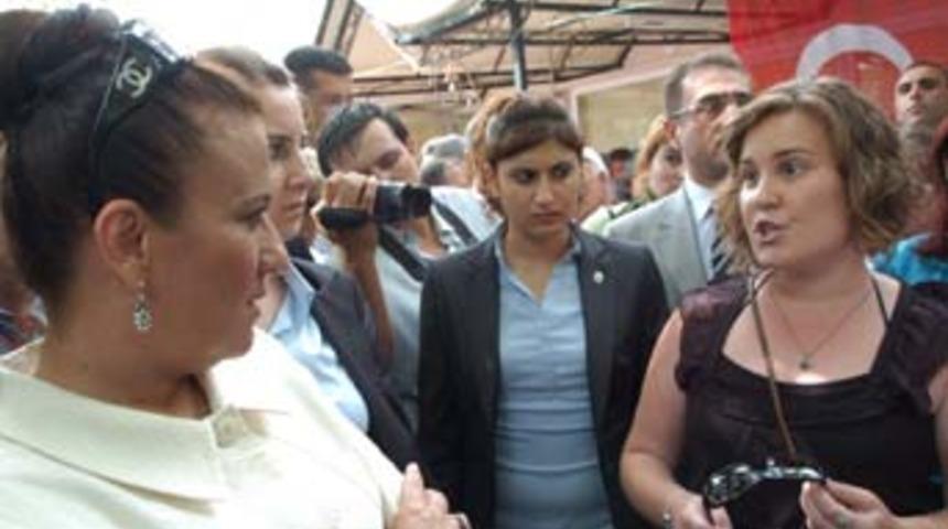 &Ccedil;ubuk&ccedil;u'ya s&ouml;zleşmeli &ouml;ğretmenlerden tepki