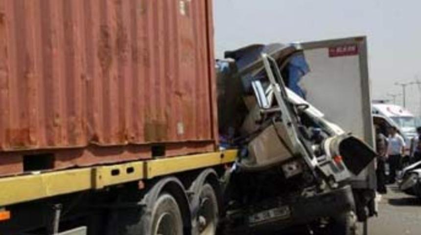 TEM'de 4 ara&ccedil; birbirine girdi